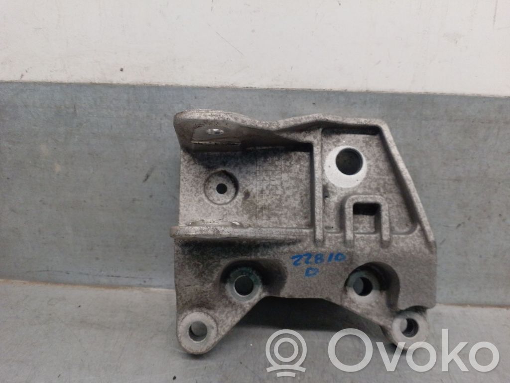 Land Rover Range Rover Velar Engine mount bracket 