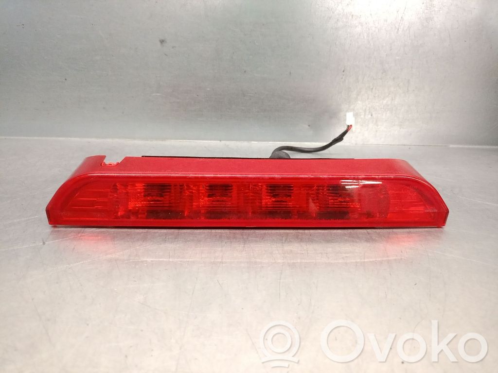 KIA Stonic Third/center stoplight 