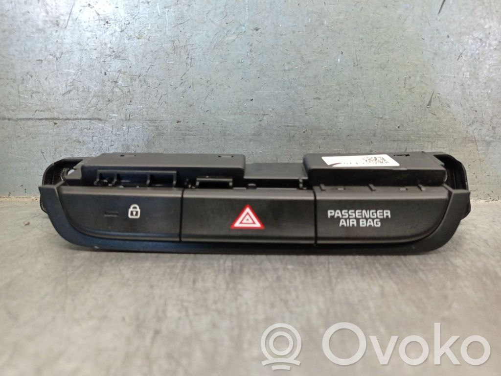KIA Xceed Botón interruptor de luz de peligro 