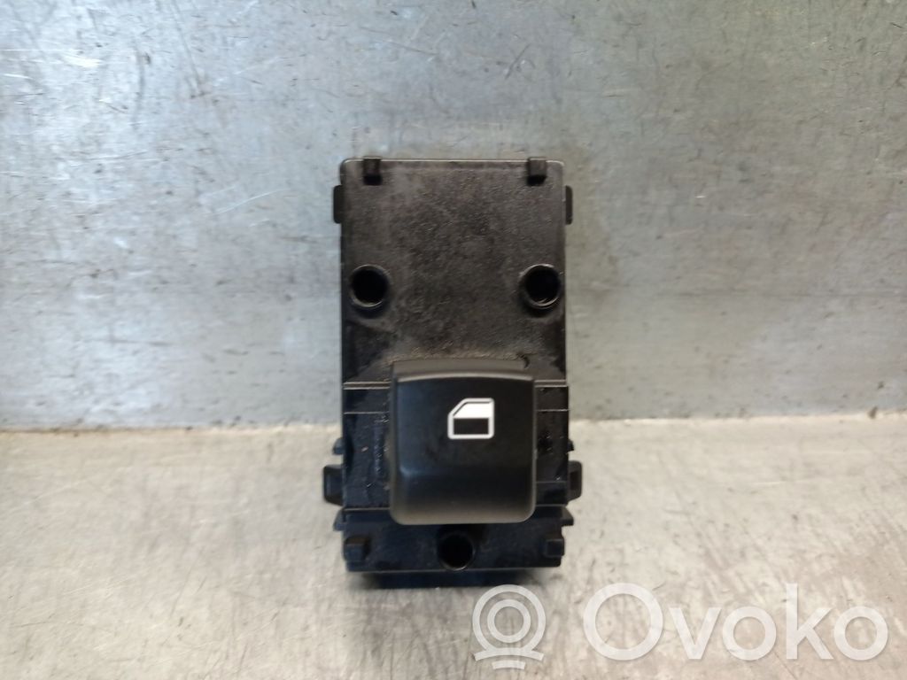 KIA Xceed Electric window control switch 