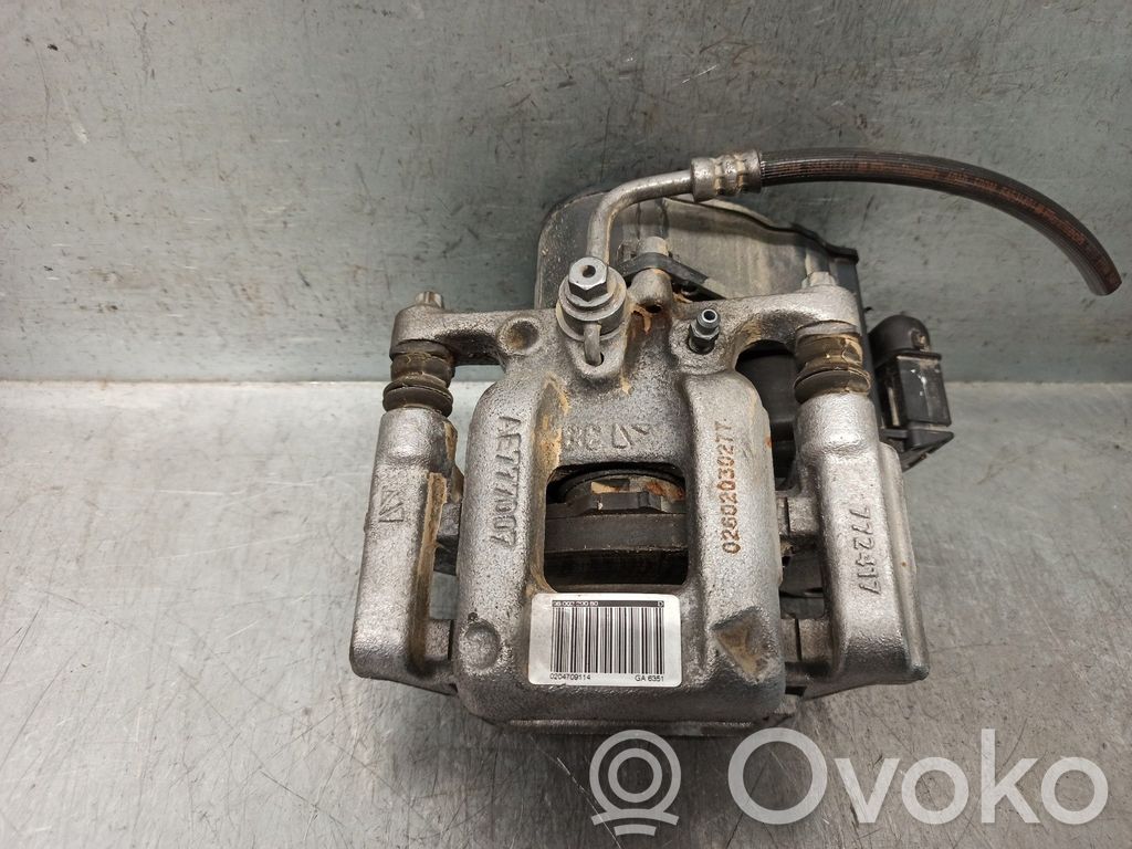 Peugeot 308 Supporto della pinza del freno posteriore