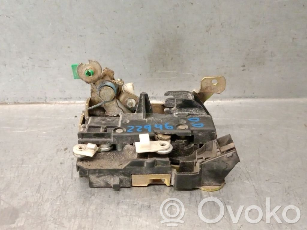 Renault Clio I Front door lock 