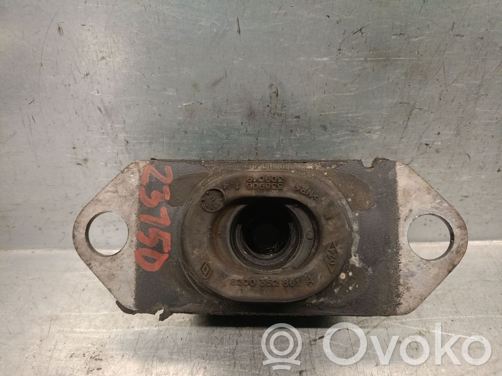 Nissan NV200 Engine mount bracket 