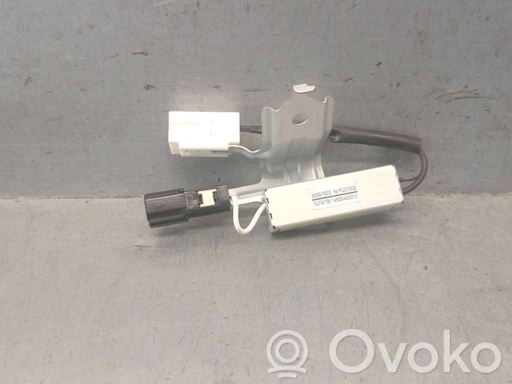 Lexus CT 200H Antena radiowa 