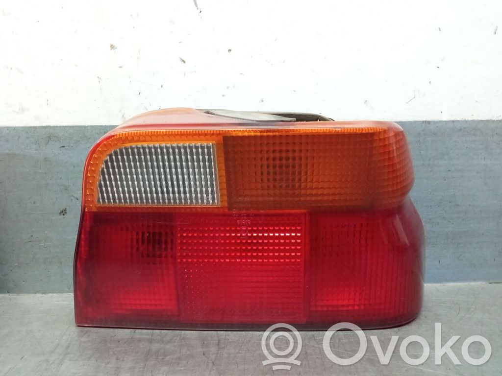 Ford Escort Lampă spate în caroserie 