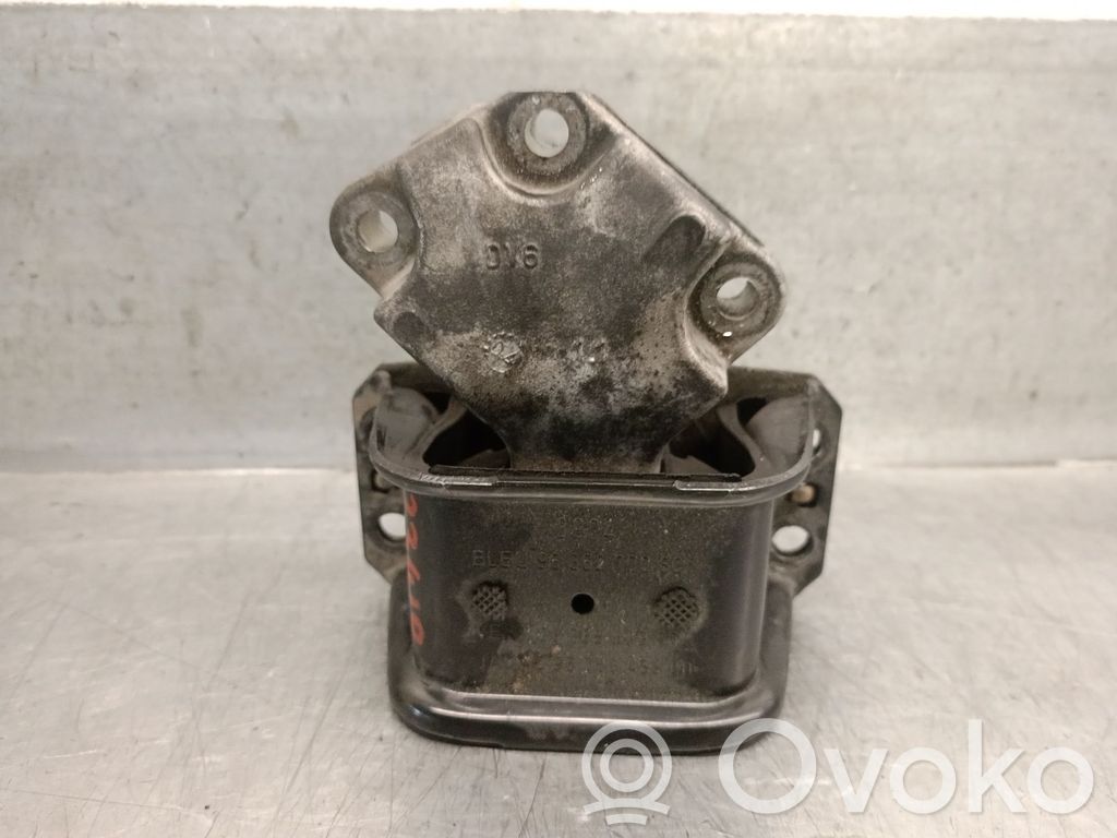 Peugeot 307 Engine mount bracket 