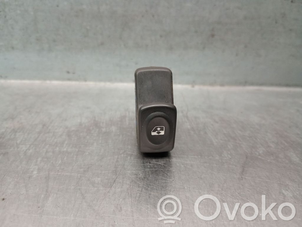 Dacia Sandero Electric window control switch 