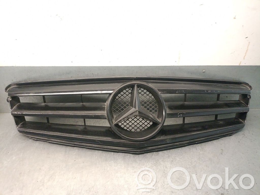Mercedes-Benz C W204 Grilă față 