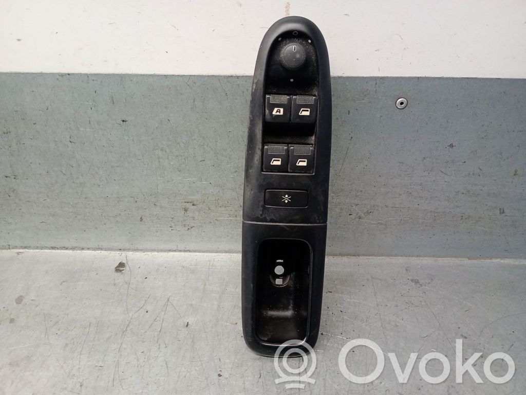 Peugeot 406 Electric window control switch 