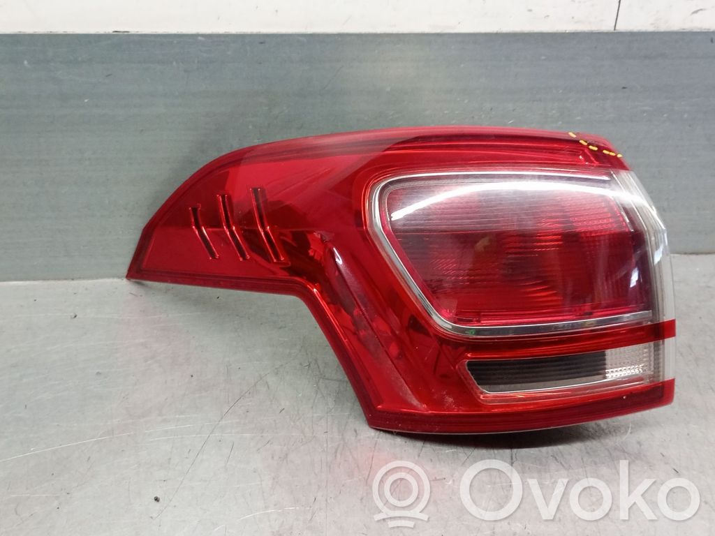 Ford B-MAX Aizmugurējais lukturis virsbūvē 