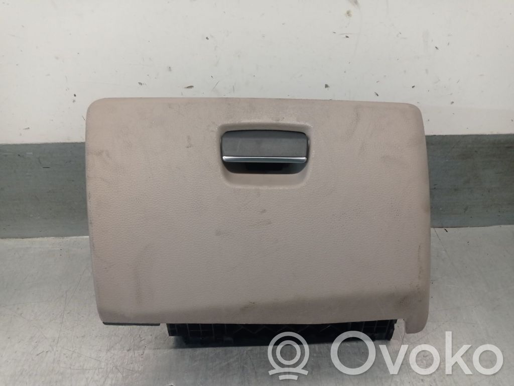 BMW 1 E81 E87 Glove box 