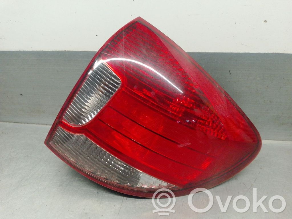 KIA Rio Luz trasera/de freno 