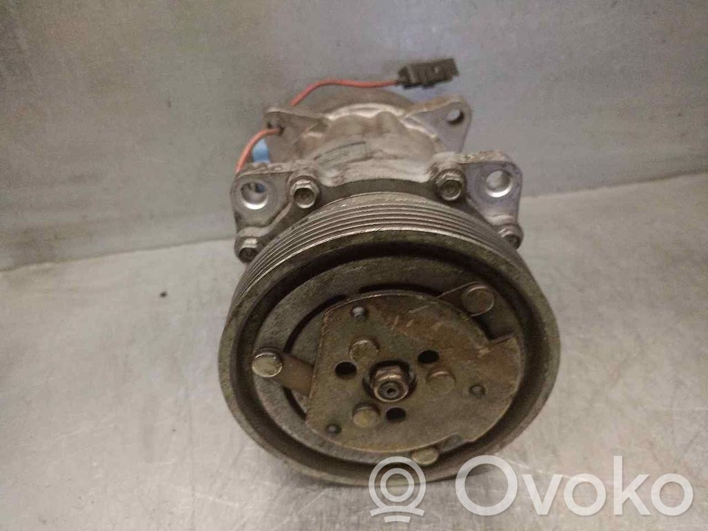 Renault 19 Air conditioning (A/C) compressor (pump) 