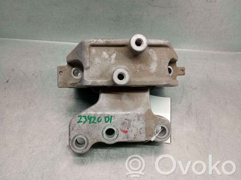 Mitsubishi Outlander Engine mount bracket 