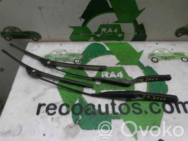 Front wiper blade arm