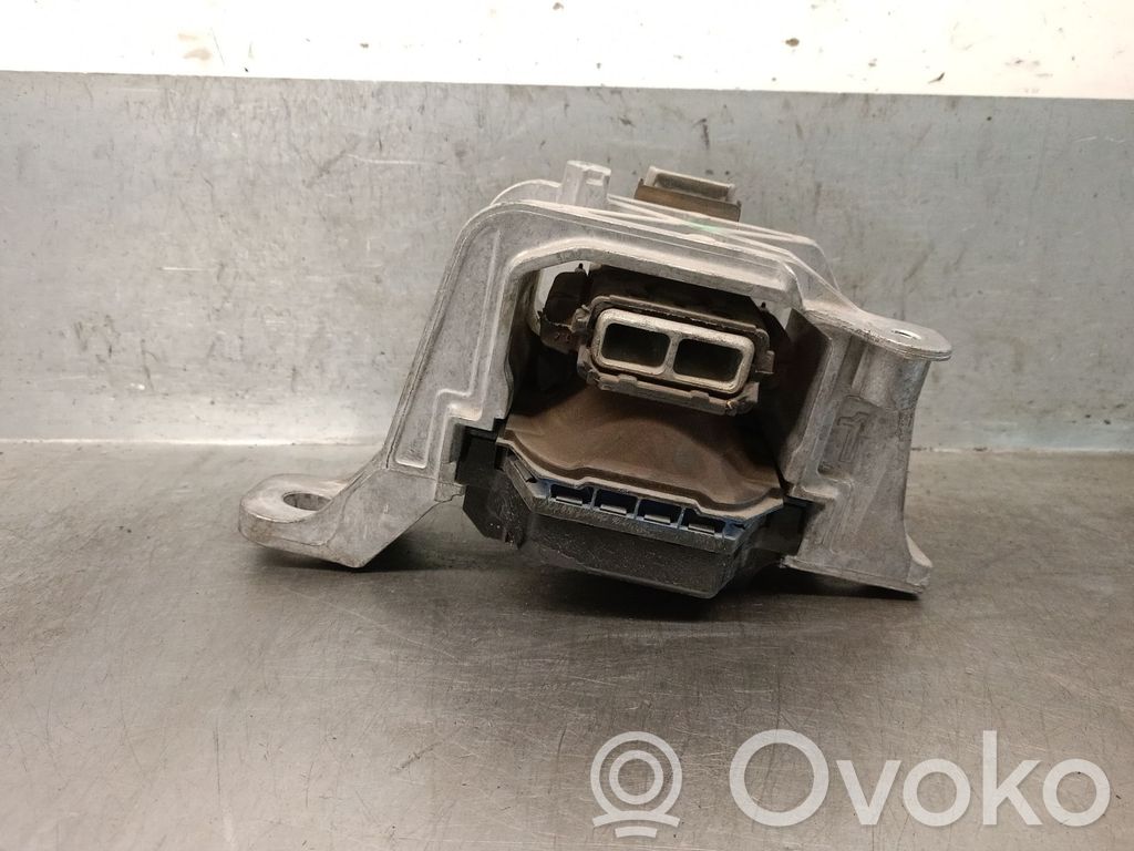 Ford Focus Engine mount bracket 