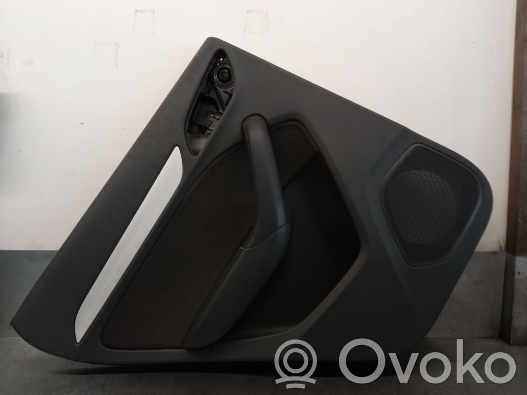 Audi Q3 F3 Takaoven verhoilu 