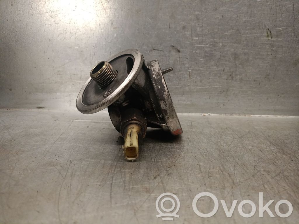 Renault Scenic II -  Grand scenic II Oil filter mounting bracket 