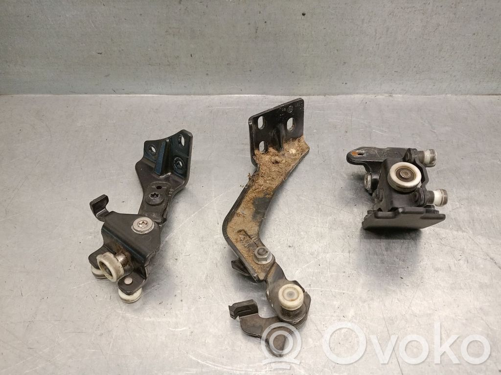 Fiat Ducato Liukuoven ylempi rullaohjain/sarana 