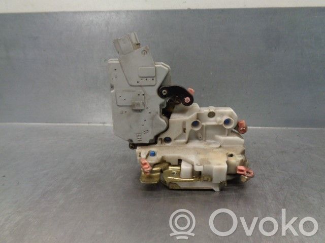 Nissan Primera Serratura portiera anteriore 