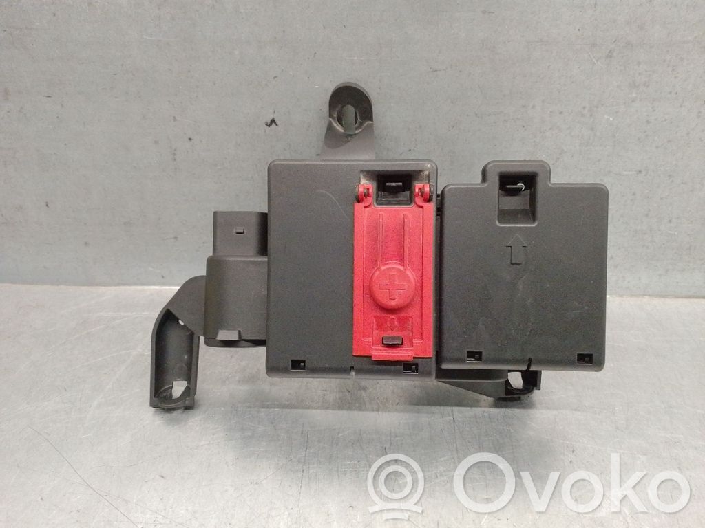 Volkswagen Touareg III Fuse box set 