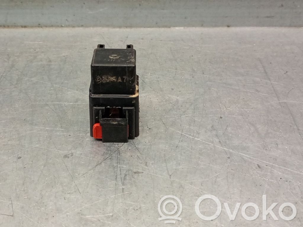 Sicherungskasten   04707900AA