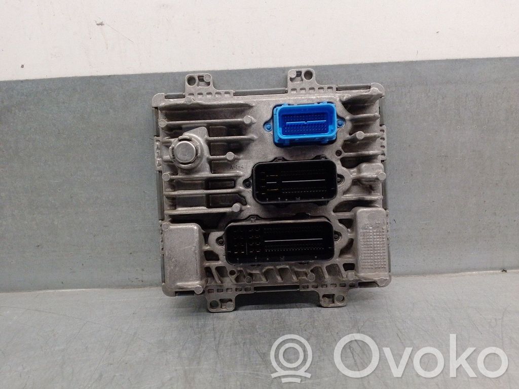 Opel Zafira C Engine control unit/module 