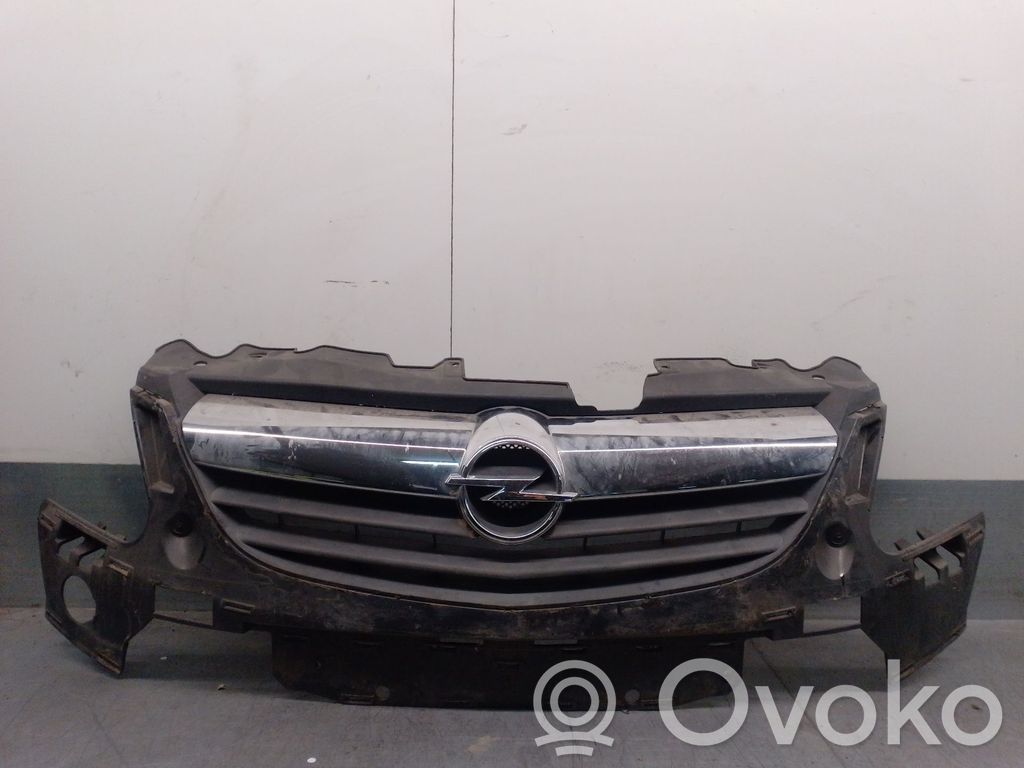 Opel Corsa D Grotelės priekinės 