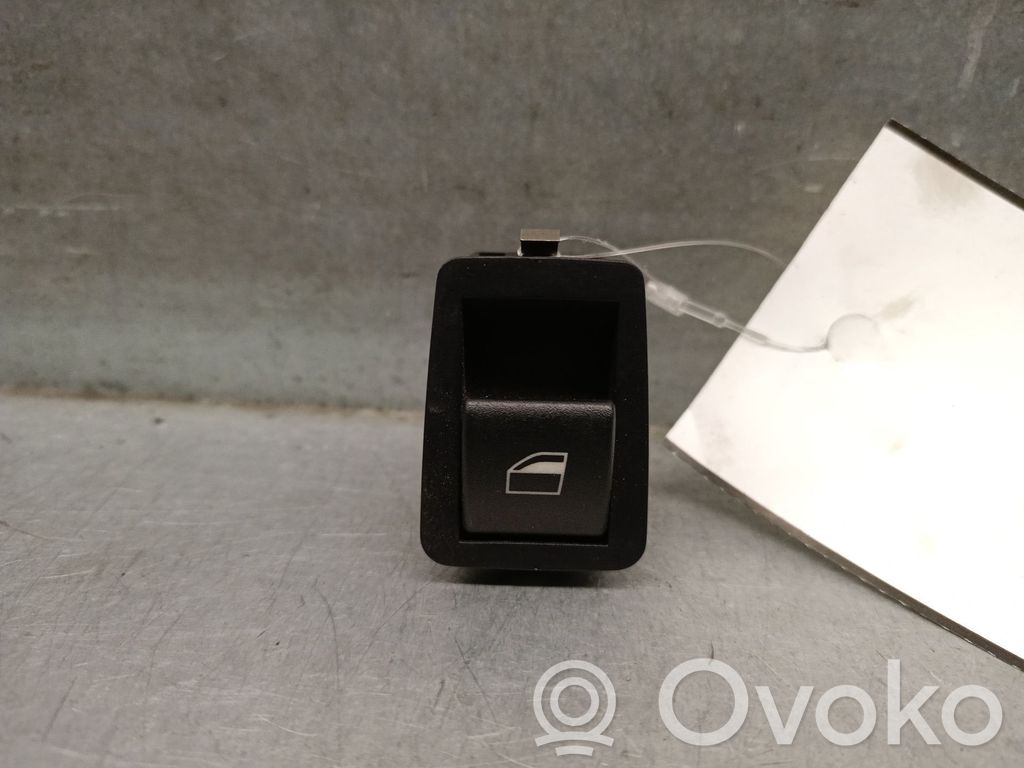 Electric window control switch   6902174,61316902174