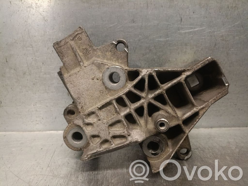 Renault Kangoo I Engine mount bracket 