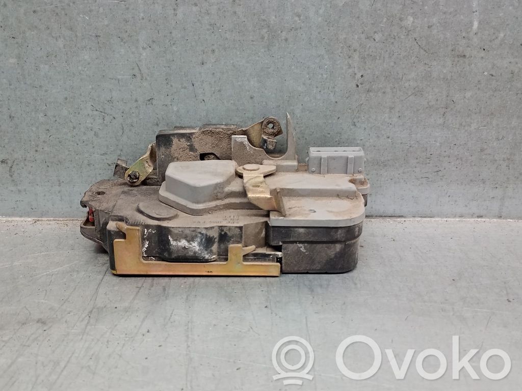 Peugeot 206 Front door lock 