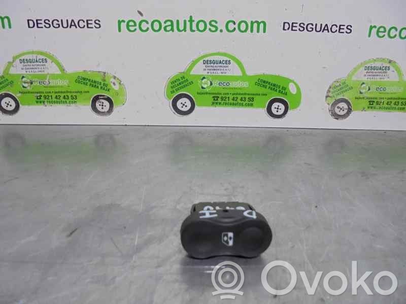 Dacia Sandero Interruttore di controllo dell’alzacristalli elettrico 
