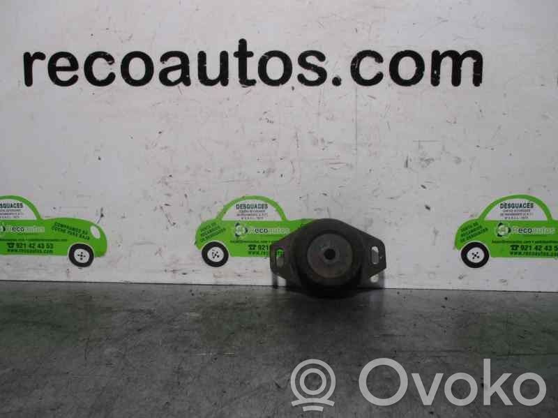 Peugeot 307 Engine mount bracket 