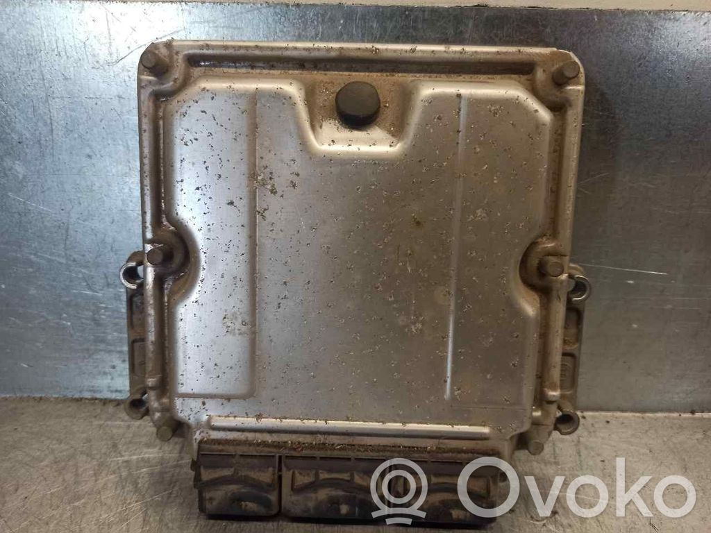 Engine control unit/module   8200211711,0281010637,BOSCH