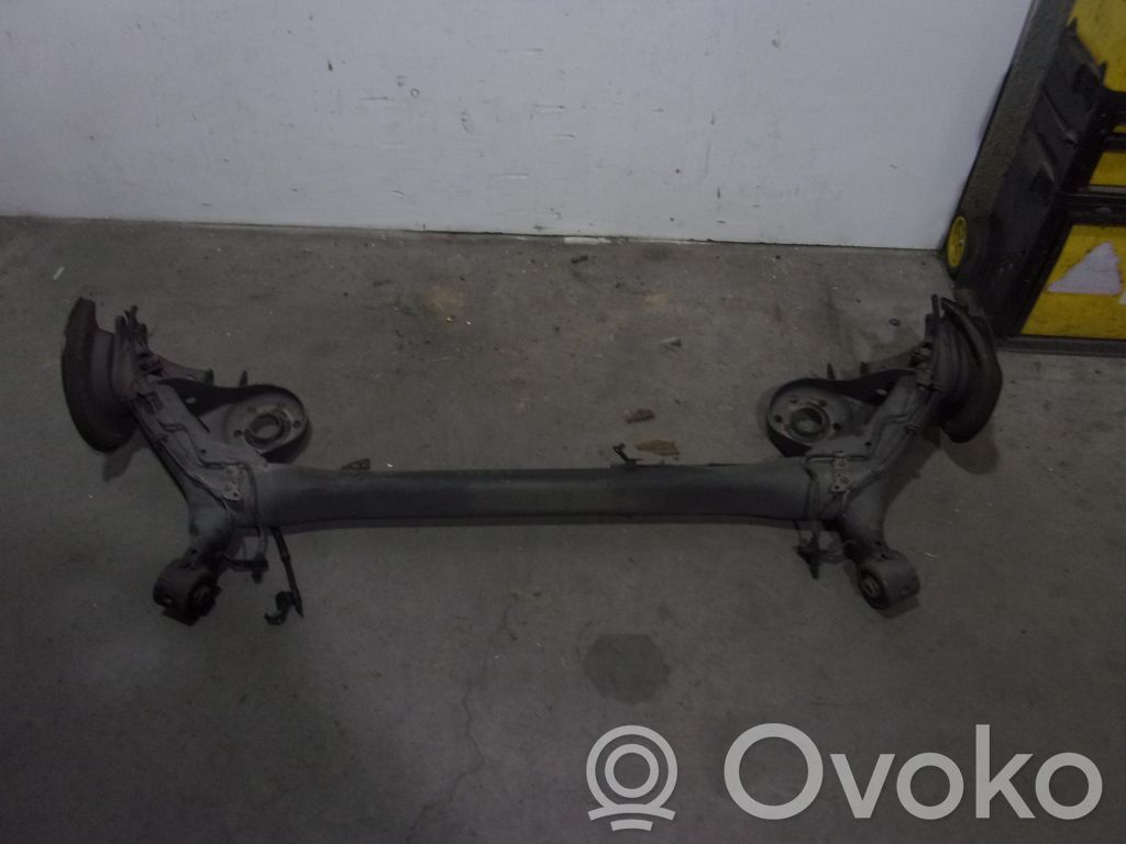 Toyota Corolla E140 E150 Belka osi tylnej z reduktorem 