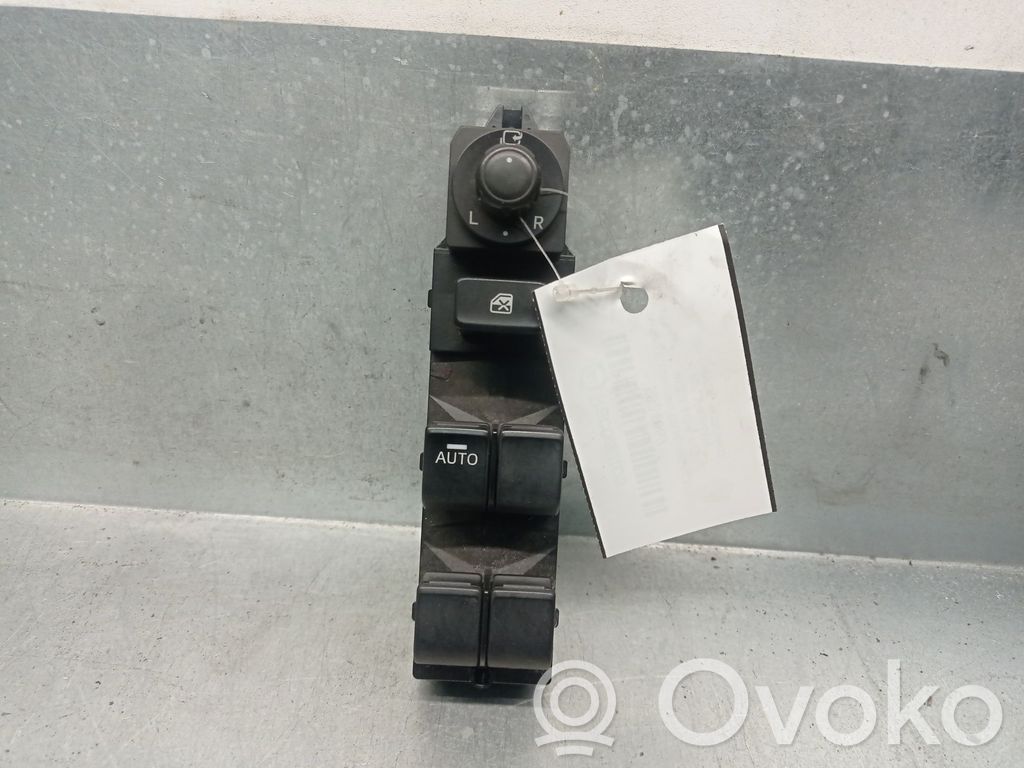 Mazda 3 III Electric window control switch 