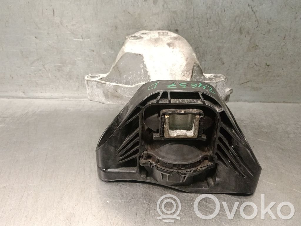 Renault Arkana Engine mount bracket 
