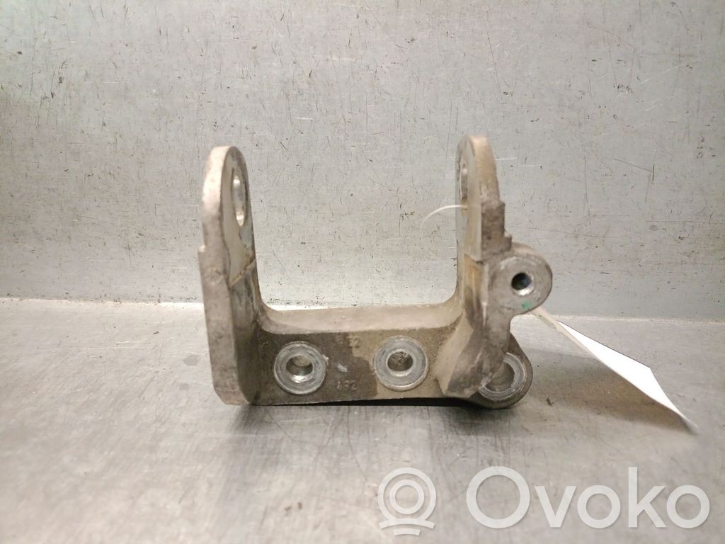 Engine mount bracket   BYL,BYL