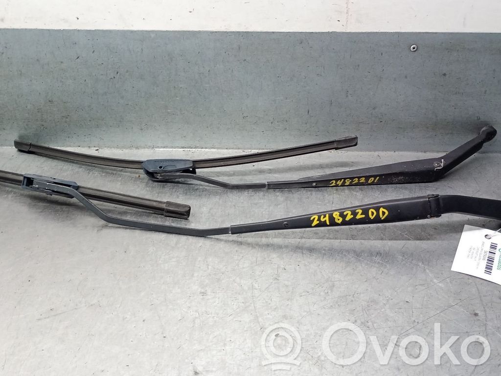 Chevrolet Aveo Front wiper blade arm 