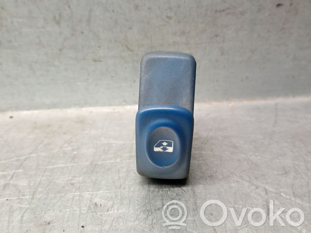 Renault Twingo I Electric window control switch 