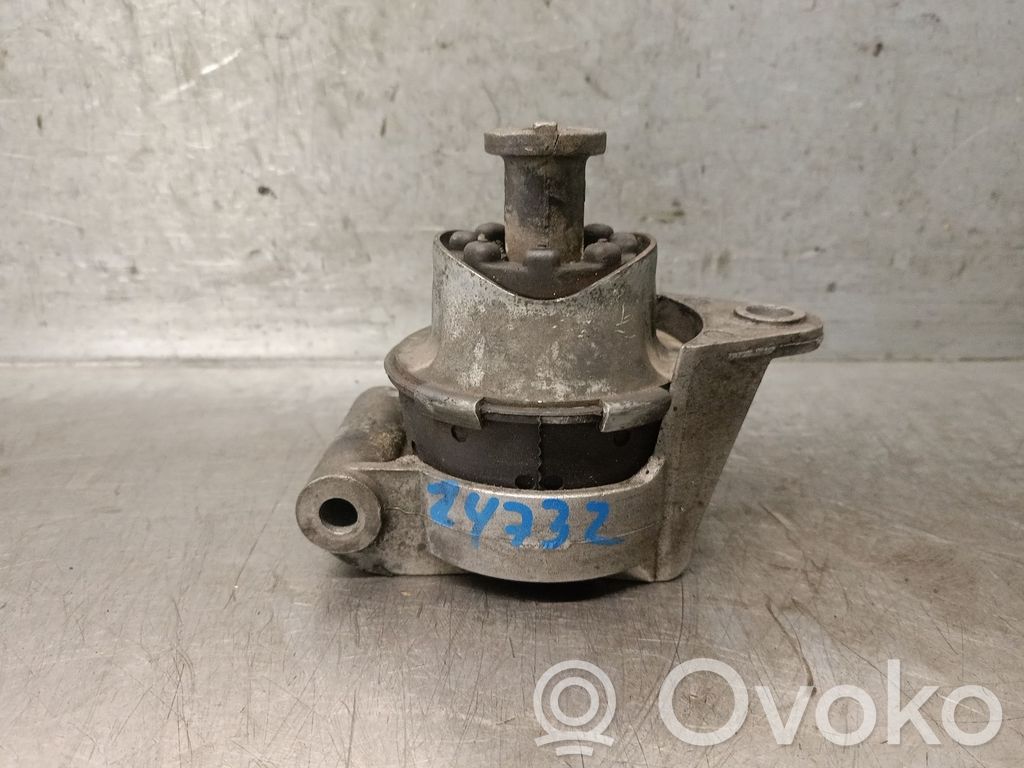 Opel Zafira B Engine mount bracket 