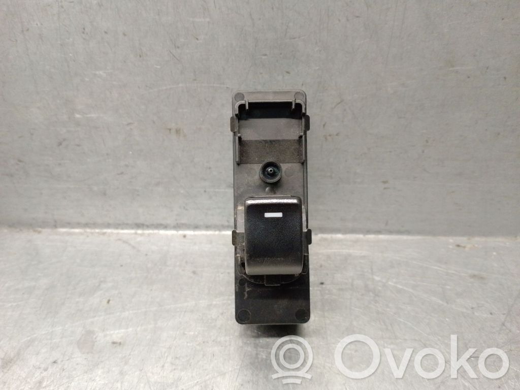 Electric window control switch   GKL166370A,GKL166370A
