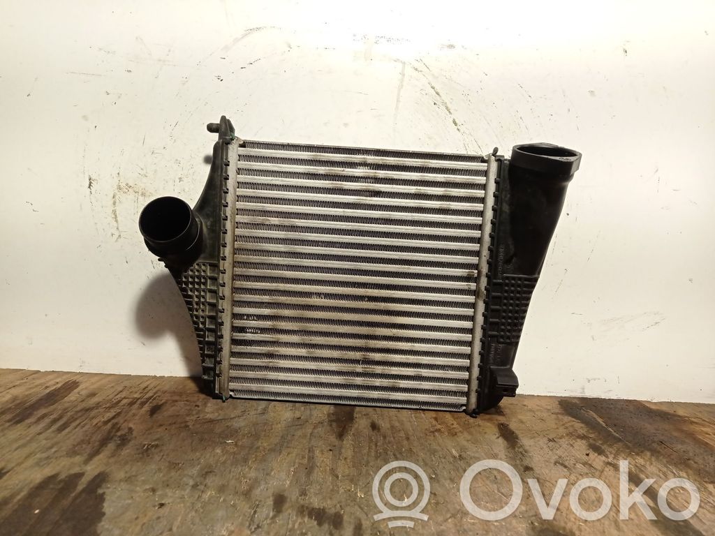 Audi Q7 4M Interkūlerio radiatorius 