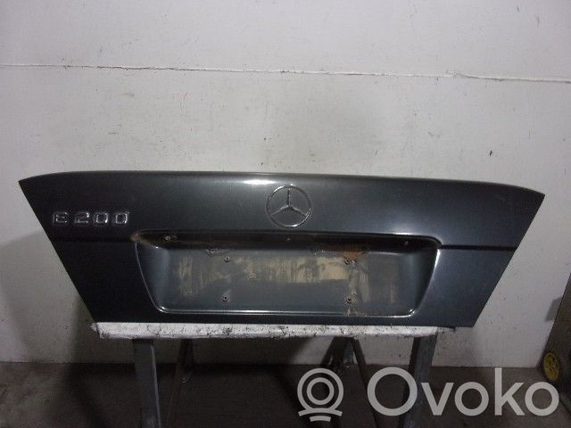 Mercedes-Benz E W124 Puerta del maletero/compartimento de carga 