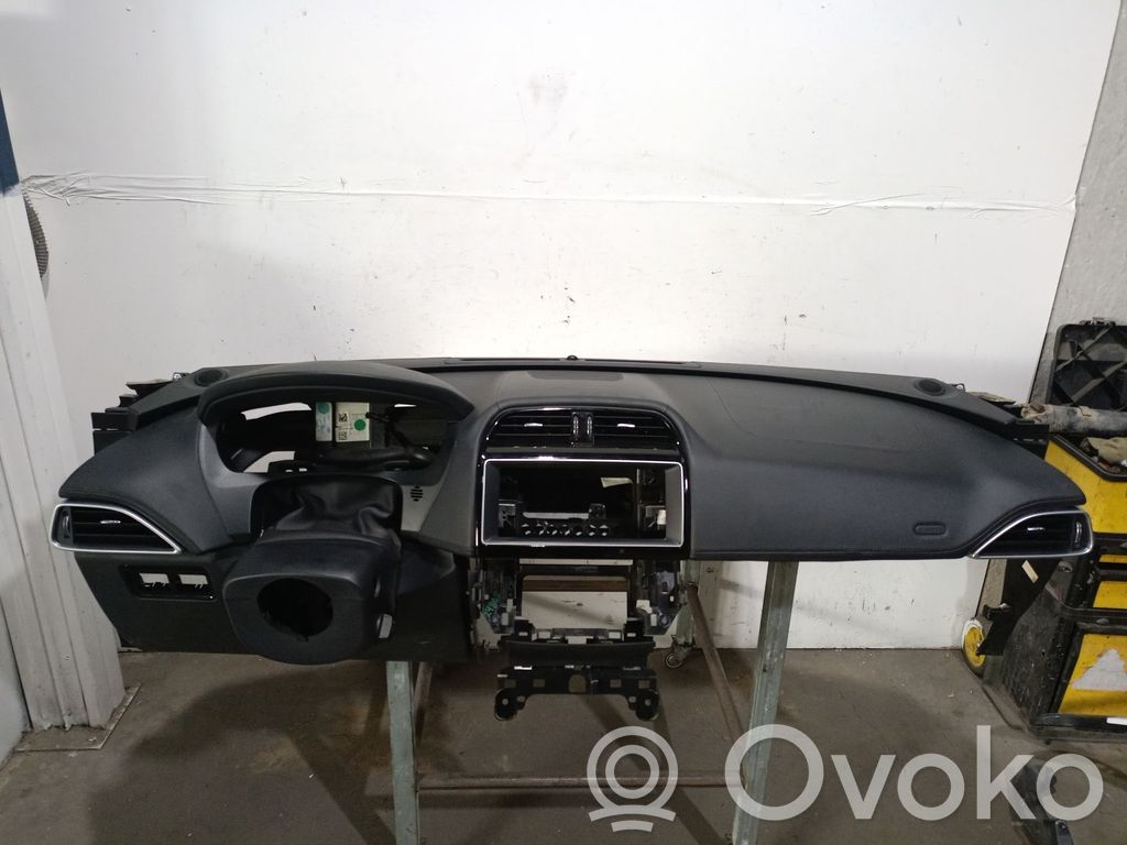 Jaguar F-Pace Bord 