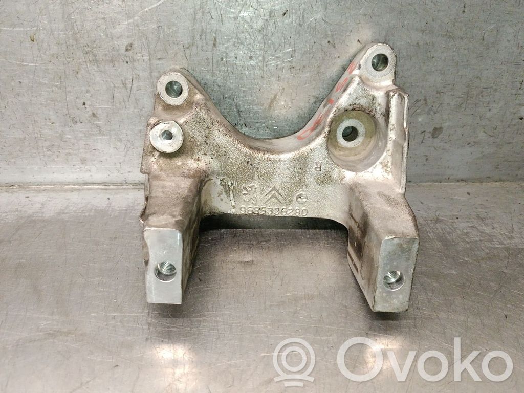 Peugeot 508 Engine mount bracket 