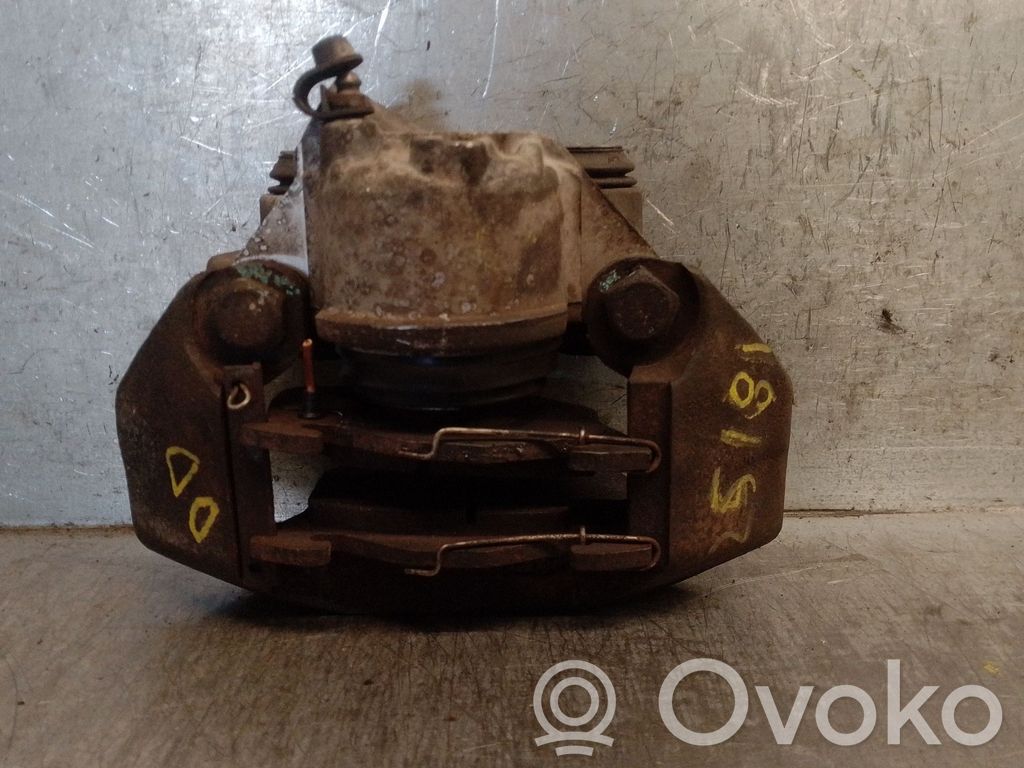 Peugeot 205 Zacisk hamulcowy przedni 