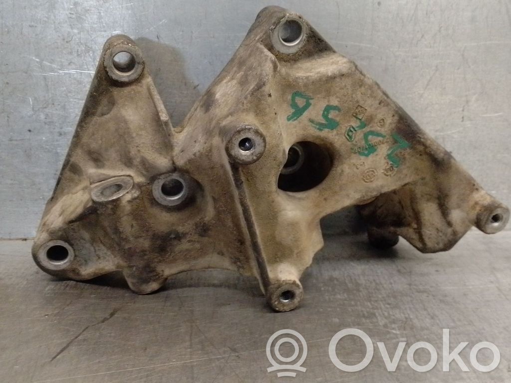 Renault Kangoo I Mocowanie alternatora 