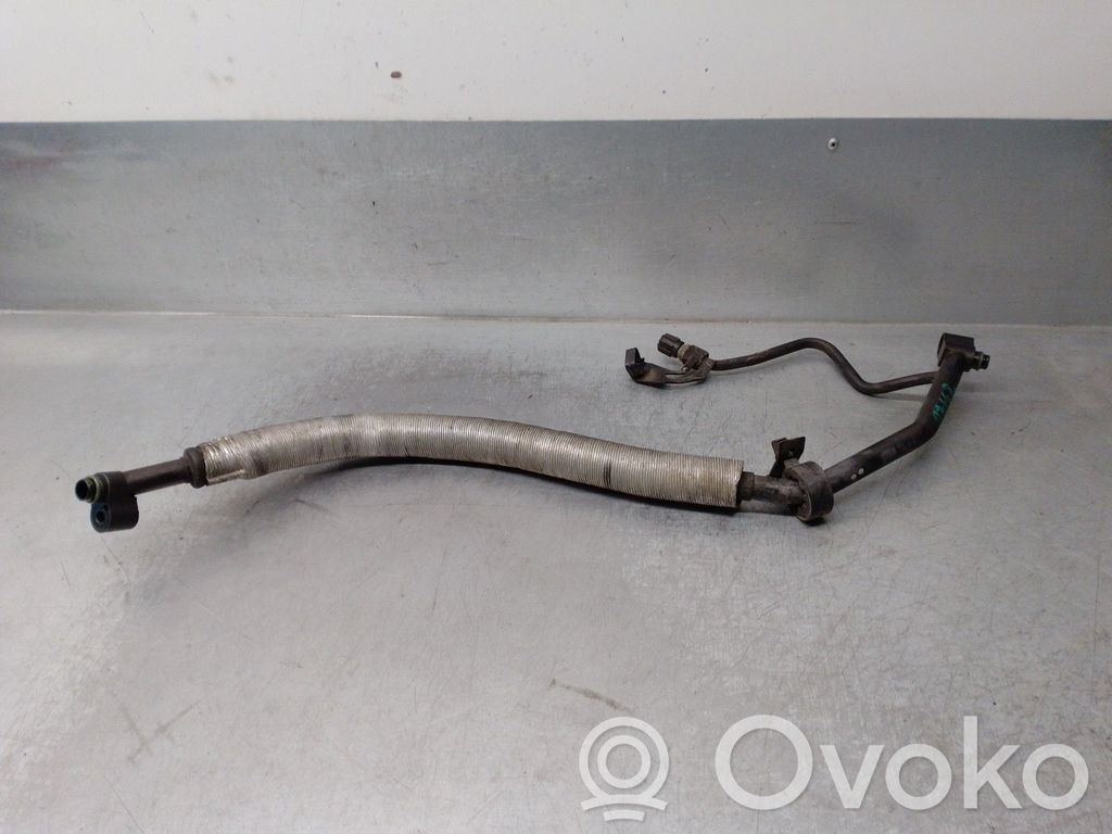 BMW 3 E36 Ilmastointilaitteen putki (A/C) 