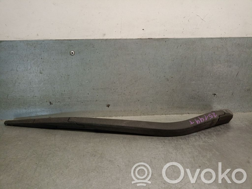 Toyota Corolla Verso E121 Brazo del limpiaparabrisas trasero 